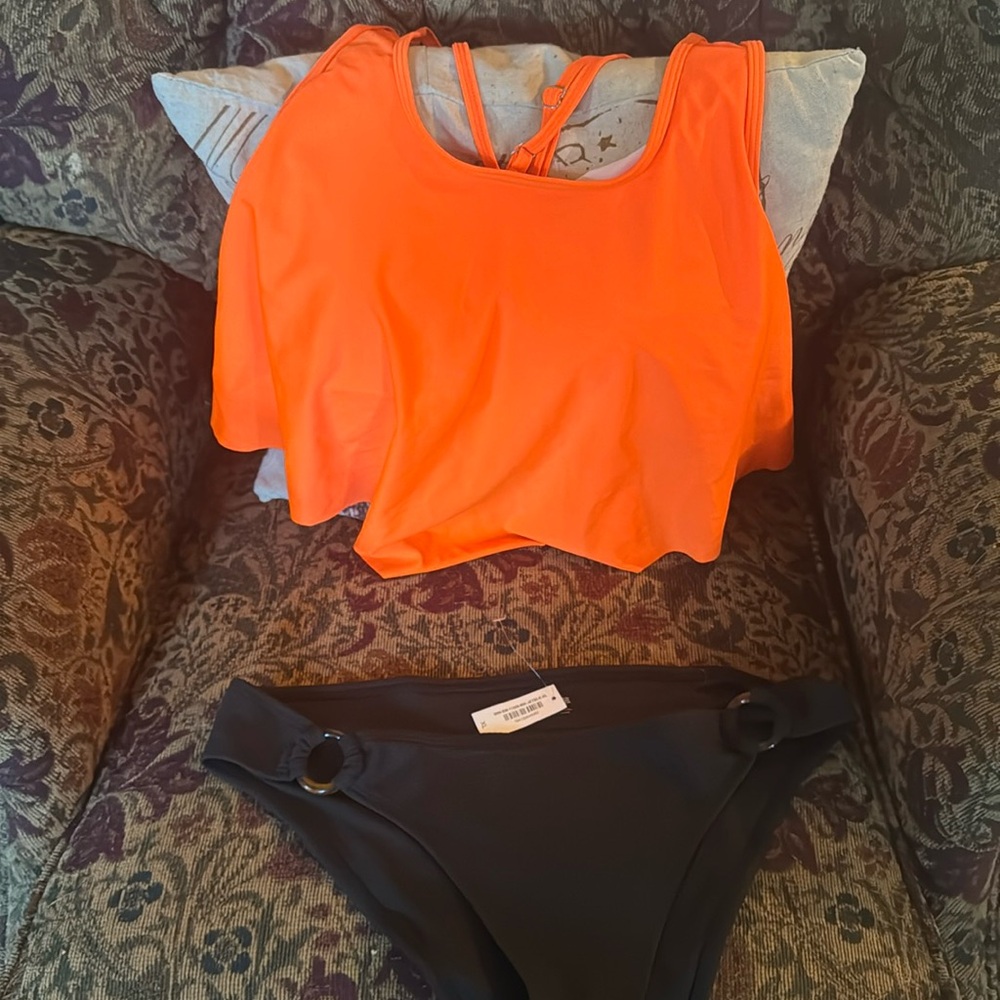 Vibrant Women's Tankini top sz 1XT adjustable straps NWOT with bottoms XL w/tag